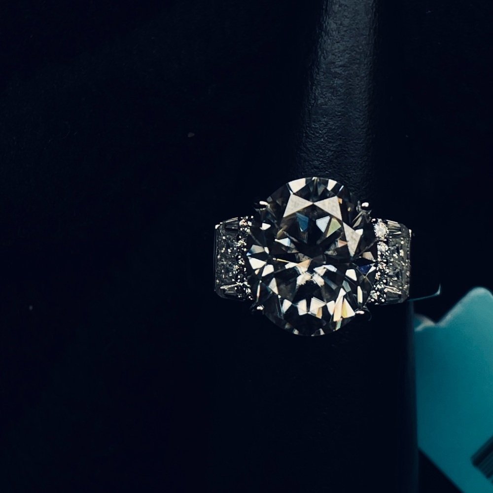 Elegant Silver Women's Ring